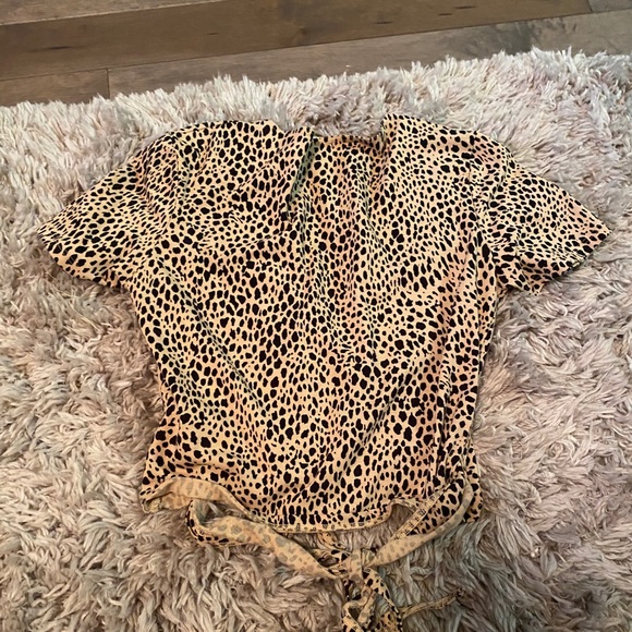 Pics of a top for someone DO NOT BUY - Picture 2 of 3